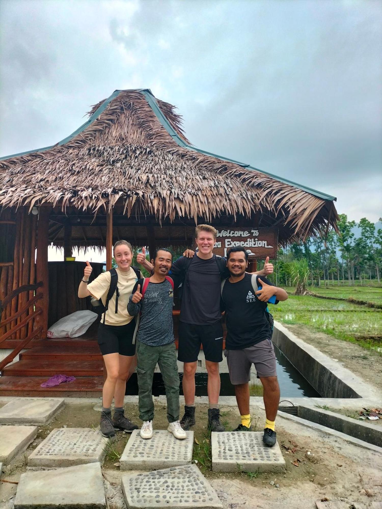 Sumatra Expedition Lodge Bukit Lawang Exterior photo