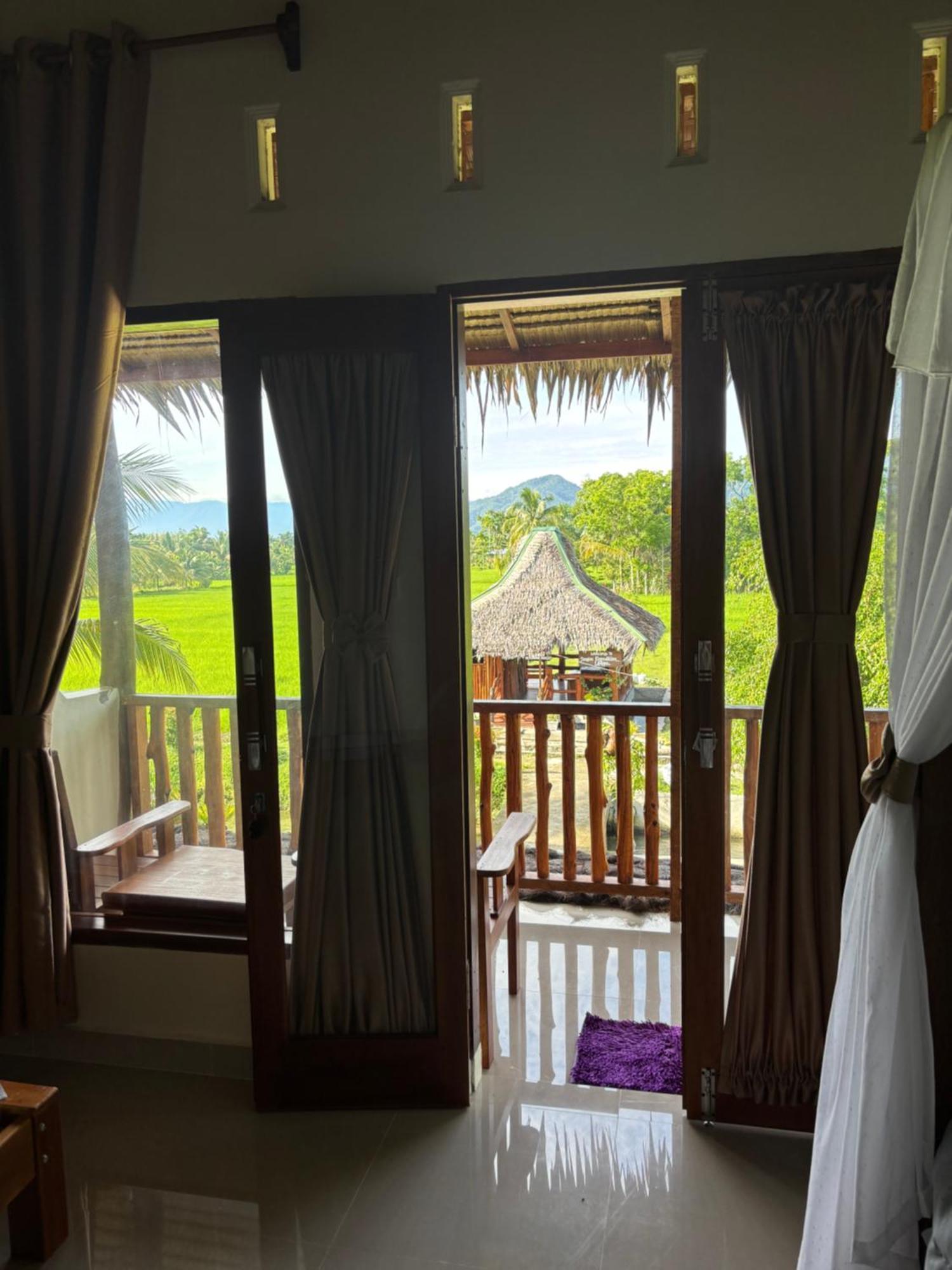 Sumatra Expedition Lodge Bukit Lawang Exterior photo